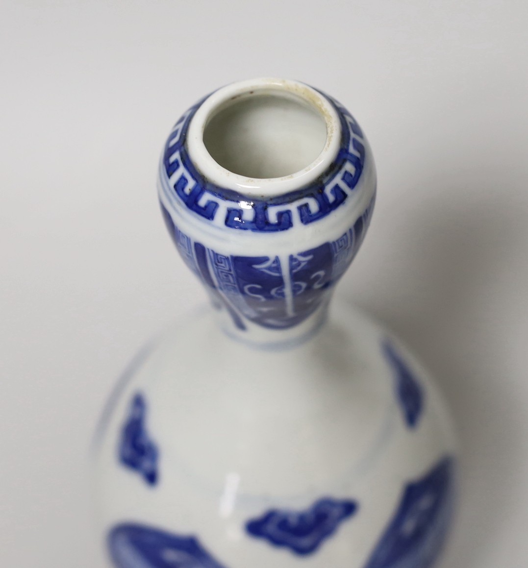 A Chinese archaistic blue and white double gourd vase, 19th century, 19cm